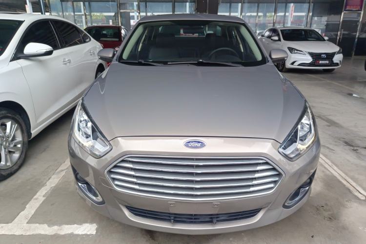 Used Ford Escort 2015 1.5L Manual Fashion Edition Front