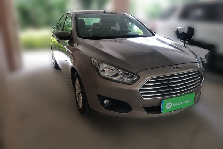 Used Ford Escort 2015 1.5L Automatic Comfort Edition Front Right 45 Deg