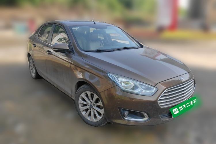Used Ford Escort 2015 1.5L Manual Fashion Edition Front Right 45 Deg