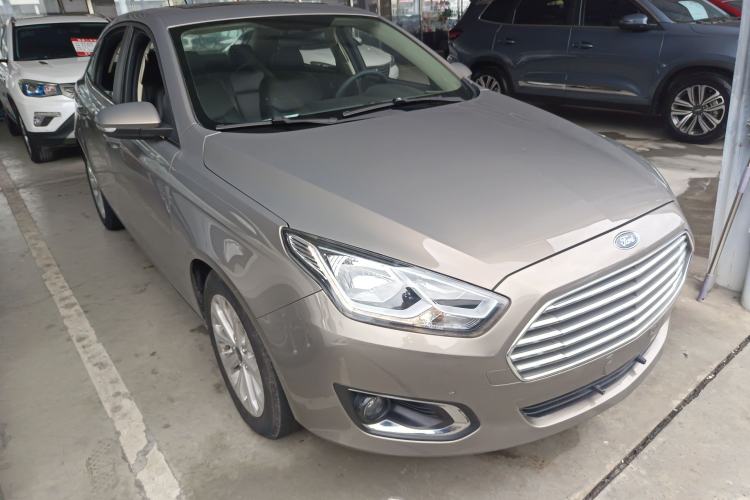 Used Ford Escort 2015 1.5L Manual Fashion Edition Front Right 45 Deg