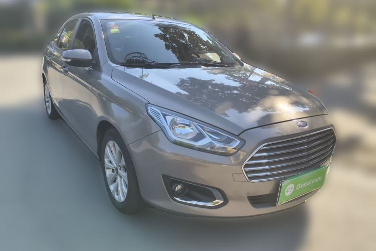 Used Ford Escort 2015 1.5L Automatic Fashion Model Front Right 45 Deg