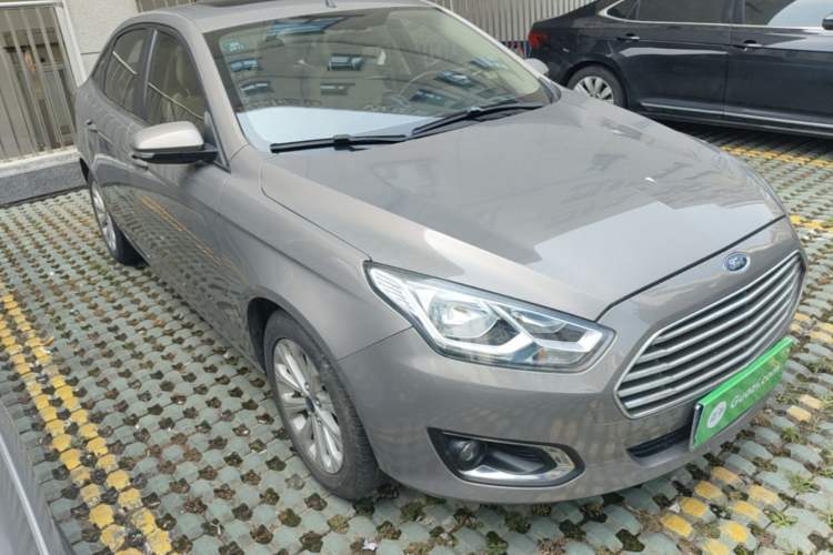 Used Ford Escort 2015 1.5L Automatic Fashion Model Front Right 45 Deg