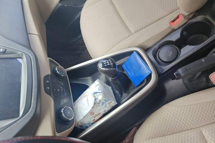 Used Ford Escort 2015 1.5L Manual Comfort Model Gear Lever
