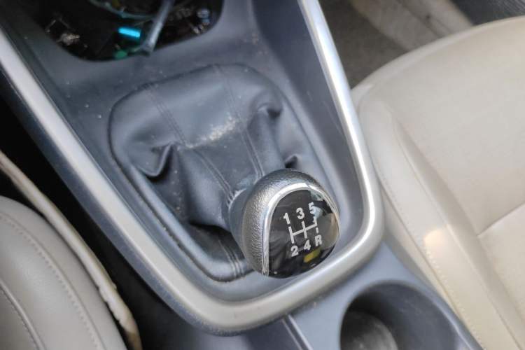 Used Ford Escort 2015 1.5L Manual Fashion Edition Gear Lever