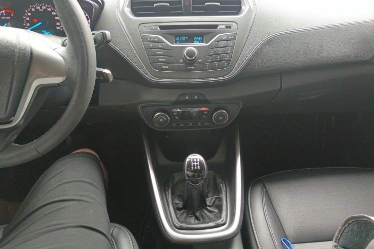 Used Ford Escort 2015 1.5L Manual Fashion Edition Gear Lever