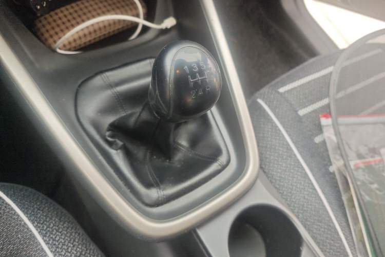 Used Ford Escort 2015 1.5L Manual Comfort Model Gear Lever