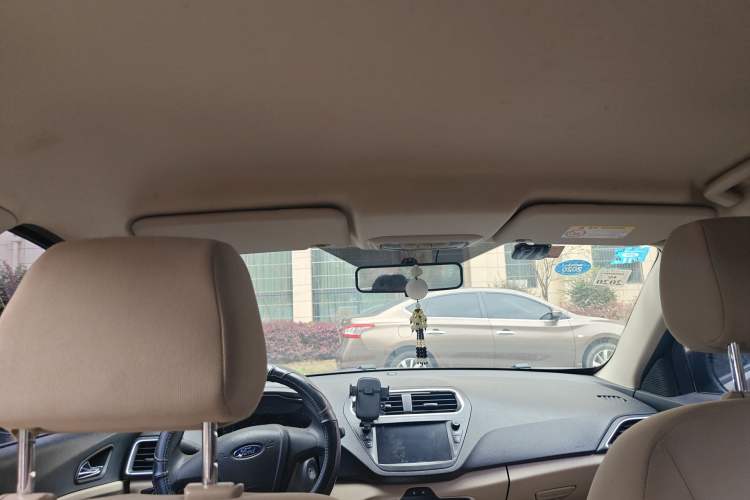 Used Ford Escort 2015 1.5L Manual Comfort Model Headliner