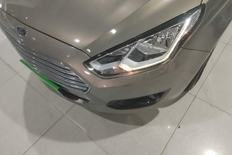 Used Ford Escort 2015 1.5L Automatic Comfort Edition Left Front Headlight