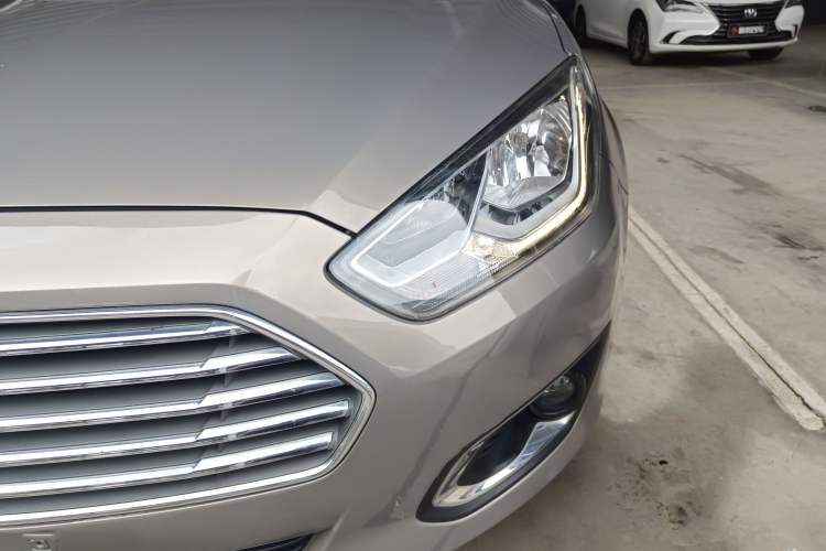 Used Ford Escort 2015 1.5L Manual Fashion Edition Left Front Headlight