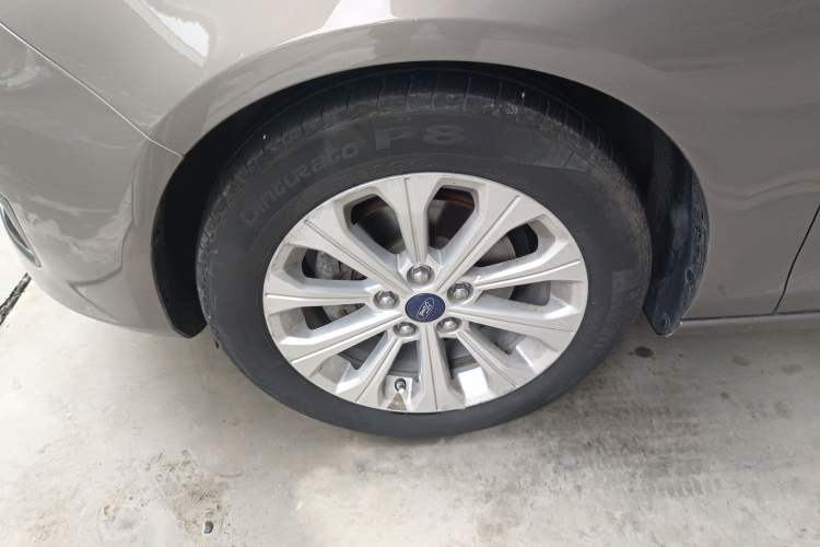 Used Ford Escort 2015 1.5L Manual Fashion Edition Left Front Wheel Hub