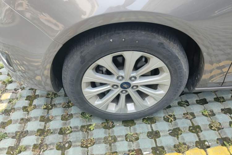 Used Ford Escort 2015 1.5L Automatic Fashion Model Left Front Wheel Hub