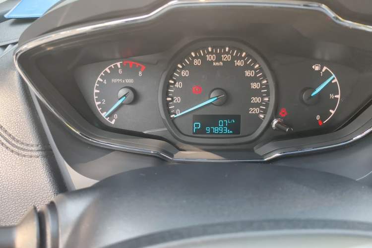 Used Ford Escort 2015 1.5L Automatic Fashion Model Odometer Close Up