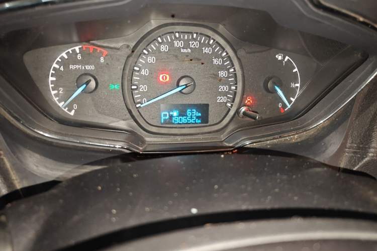 Used Ford Escort 2015 1.5L Automatic Fashion Model Odometer Close Up