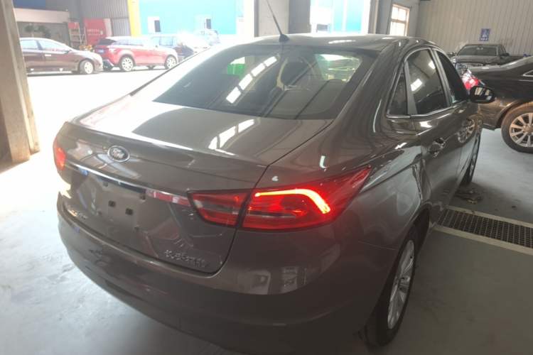 Used Ford Escort 2015 1.5L Automatic Fashion Model Rear Right 45 Deg