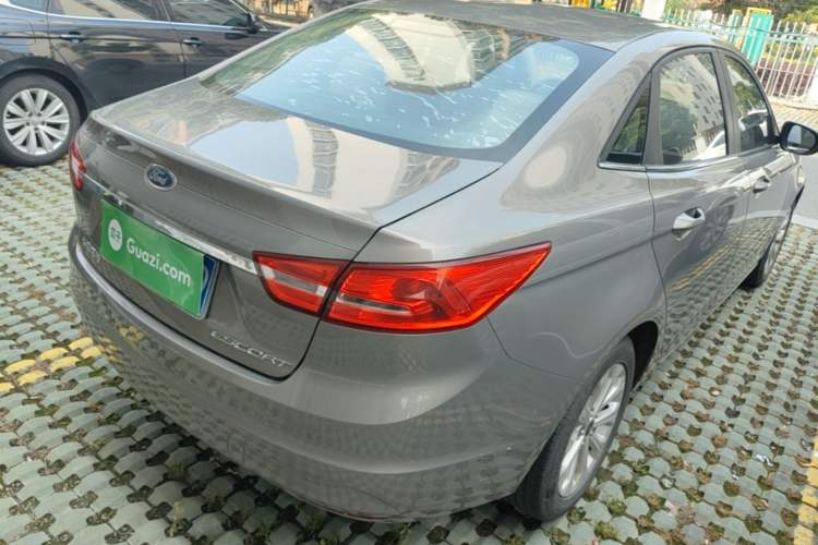 Used Ford Escort 2015 1.5L Automatic Fashion Model Rear Right 45 Deg