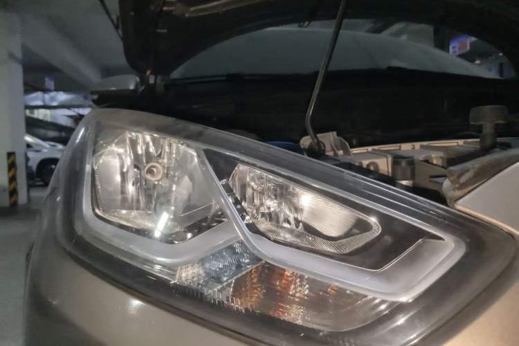 Used Ford Escort 2015 1.5L Automatic Comfort Edition Right Front Headlight