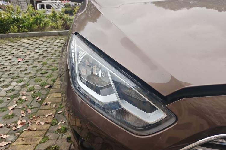 Used Ford Escort 2015 1.5L Manual Comfort Model Right Front Headlight