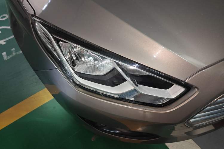 Used Ford Escort 2015 1.5L Automatic Comfort Edition Right Front Headlight