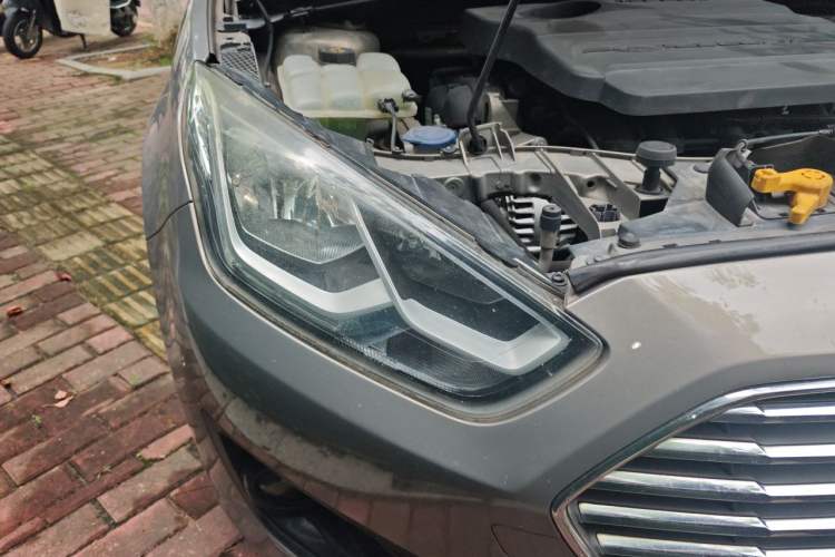 Used Ford Escort 2015 1.5L Automatic Comfort Edition Right Front Headlight