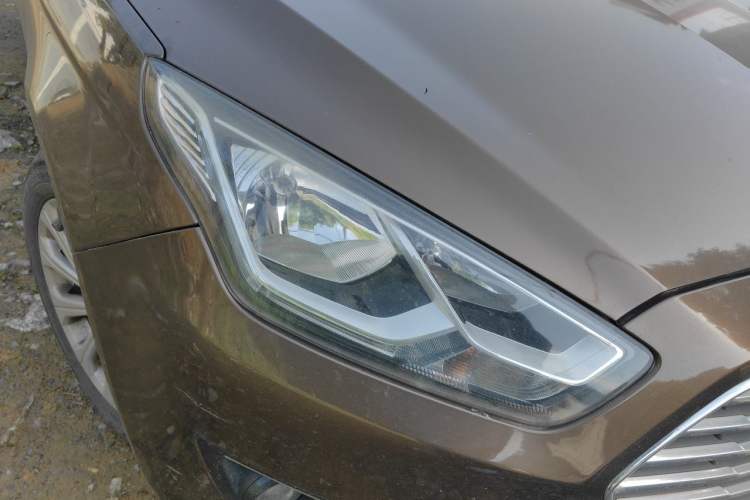 Used Ford Escort 2015 1.5L Manual Fashion Edition Right Front Headlight