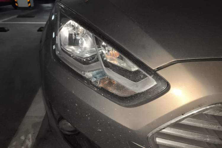 Used Ford Escort 2015 1.5L Automatic Comfort Edition Right Front Headlight
