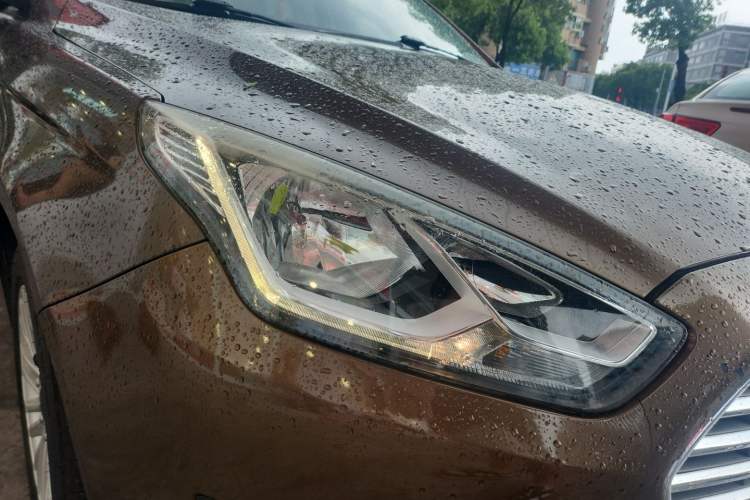 Used Ford Escort 2015 1.5L Automatic Comfort Edition Right Front Headlight