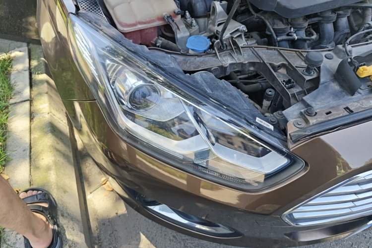 Used Ford Escort 2015 1.5L Automatic Fashion Model Right Front Headlight