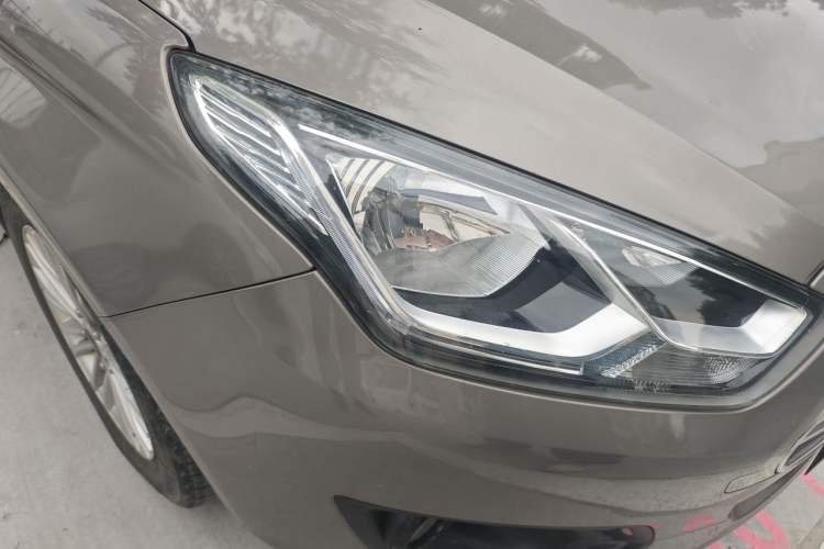 Used Ford Escort 2015 1.5L Manual Comfort Model Right Front Headlight