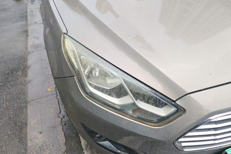 Used Ford Escort 2015 1.5L Automatic Fashion Model Right Front Headlight