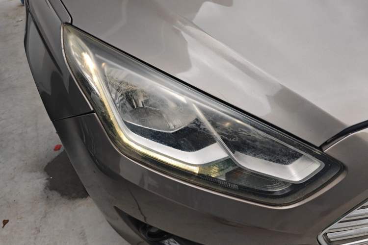Used Ford Escort 2015 1.5L Automatic Comfort Edition Right Front Headlight