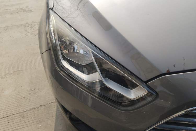 Used Ford Escort 2015 1.5L Manual Comfort Model Right Front Headlight