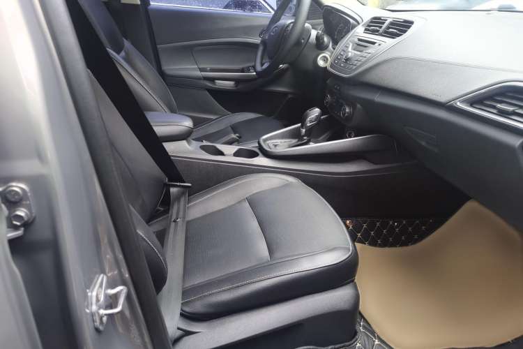 Used Ford Escort 2015 1.5L Automatic Fashion Model Right Front Seat