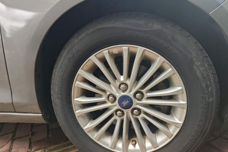 Used Ford Escort 2015 1.5L Automatic Comfort Edition Right Front Wheel Hub