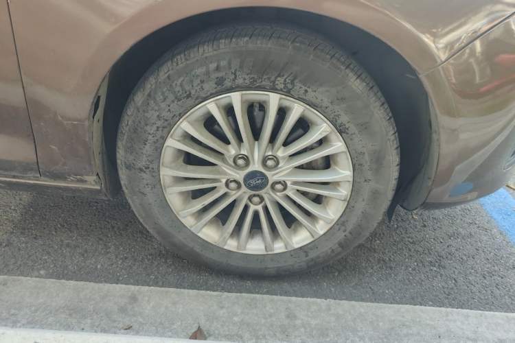 Used Ford Escort 2015 1.5L Automatic Comfort Edition Right Front Wheel Hub