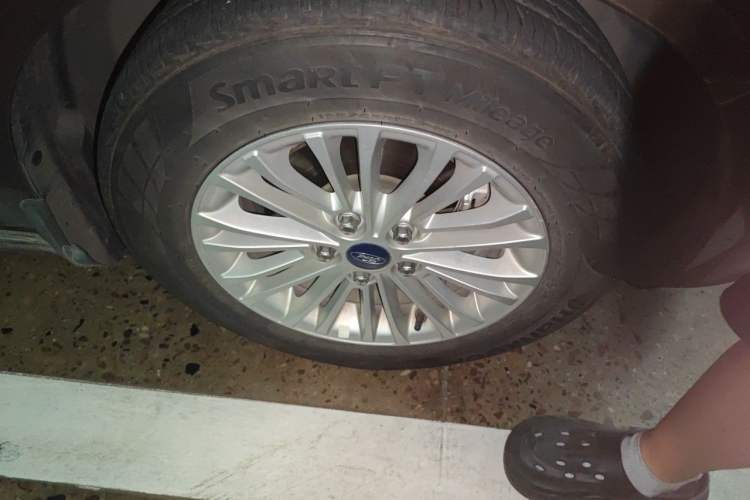Used Ford Escort 2015 1.5L Automatic Comfort Edition Right Front Wheel Hub