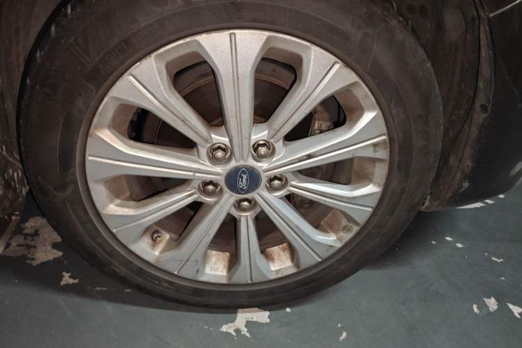 Used Ford Escort 2015 1.5L Automatic Fashion Model Right Front Wheel Hub