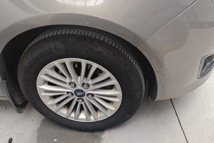 Used Ford Escort 2015 1.5L Automatic Comfort Edition Right Front Wheel Hub