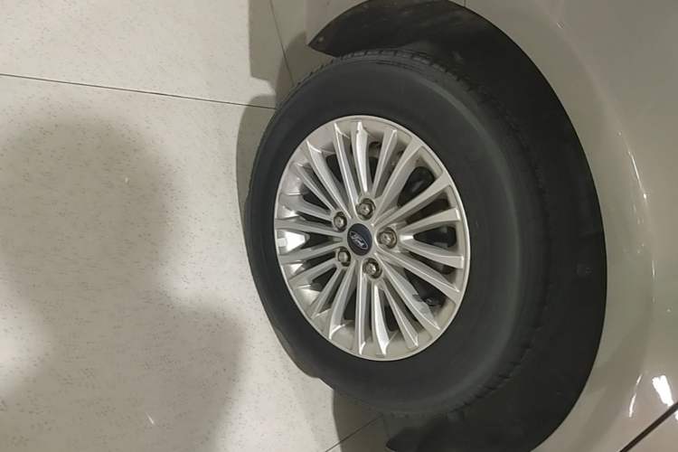 Used Ford Escort 2015 1.5L Automatic Comfort Edition Right Rear Wheel Hub