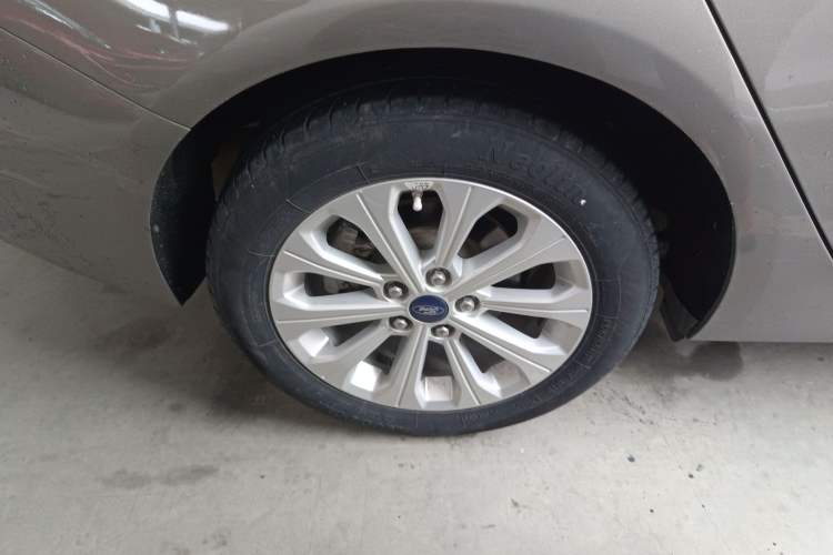 Used Ford Escort 2015 1.5L Manual Fashion Edition Right Rear Wheel Hub