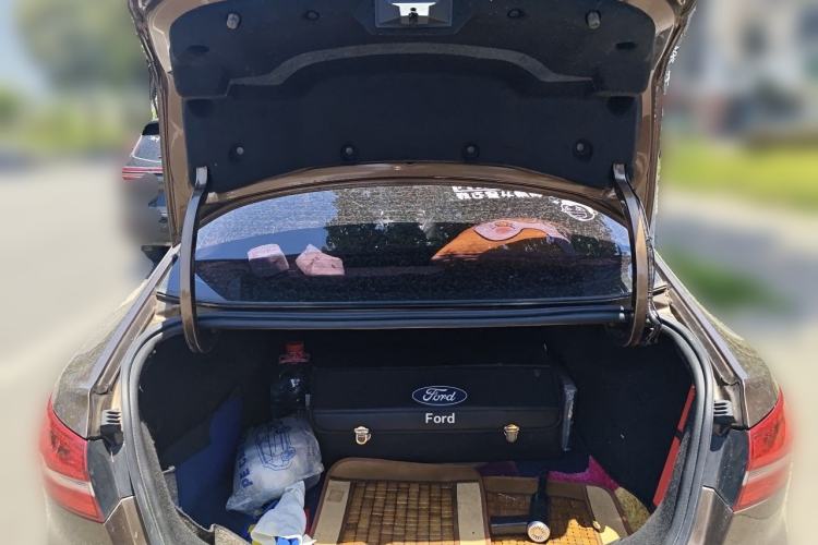 Used Ford Escort 2015 1.5L Automatic Fashion Model Trunk