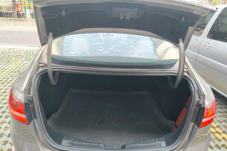 Used Ford Escort 2015 1.5L Automatic Fashion Model Trunk