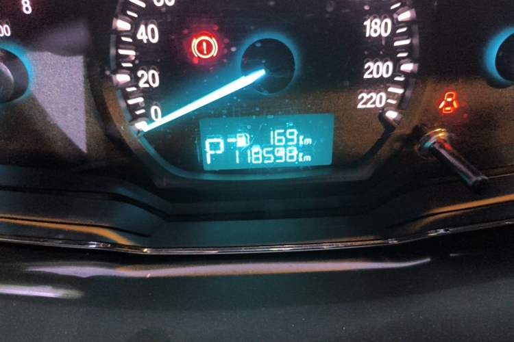 Used Ford Escort 2015 1.5L Automatic Fashion Model Odometer Close Up