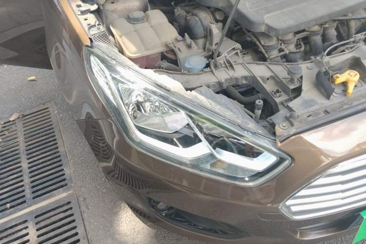 Used Ford Escort 2015 1.5L Automatic Comfort Edition Right Front Headlight