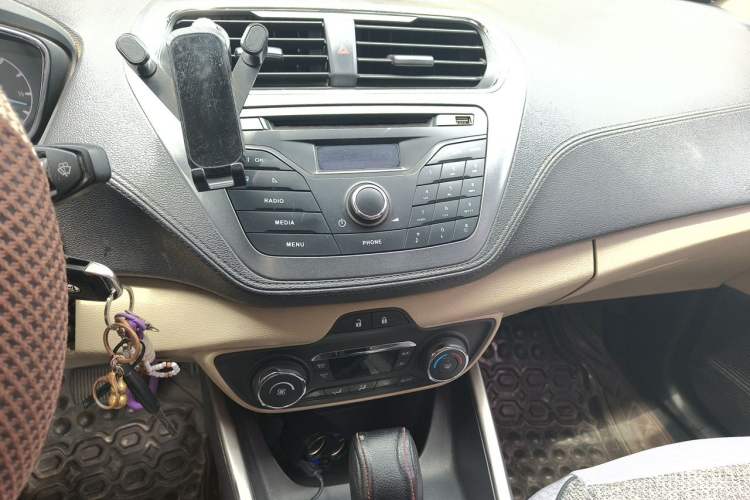 Used Ford Escort 2015 1.5L Automatic Fashion Model Audio And AC Panel