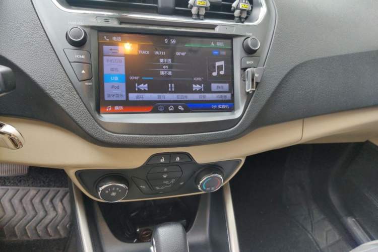 Used Ford Escort 2015 1.5L Automatic Comfort Edition Audio And AC Panel