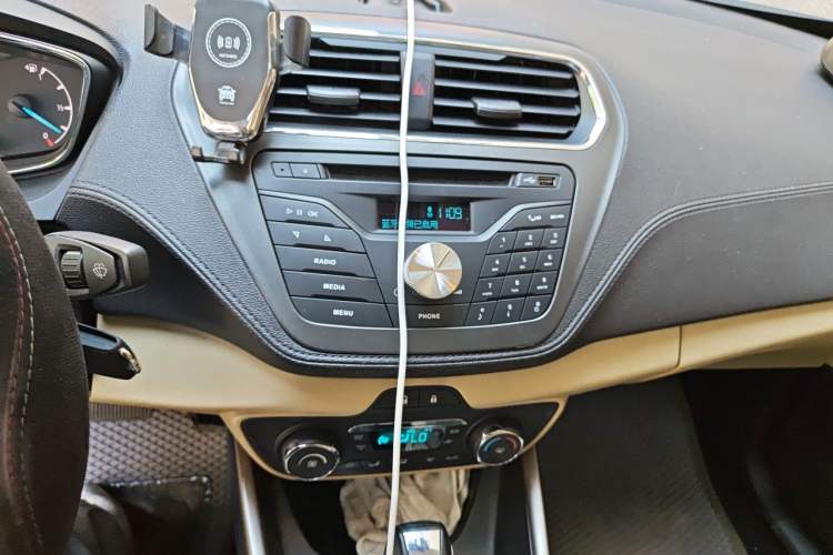 Used Ford Escort 2015 1.5L Automatic Fashion Model Audio And AC Panel