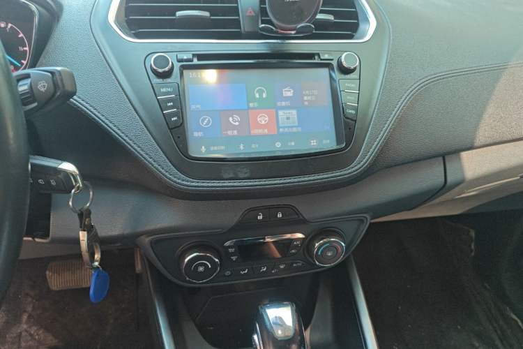 Used Ford Escort 2015 1.5L Automatic Fashion Model Audio And AC Panel