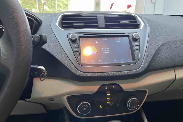 Used Ford Escort 2015 1.5L Automatic Comfort Edition Audio And AC Panel