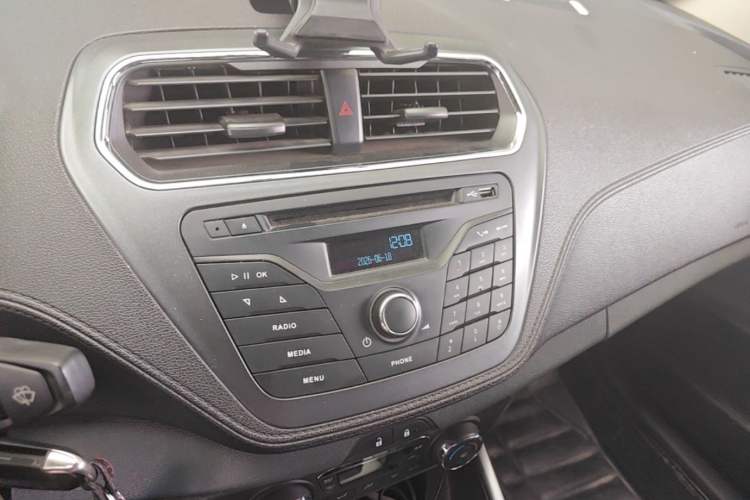Used Ford Escort 2015 1.5L Automatic Comfort Edition Audio And AC Panel