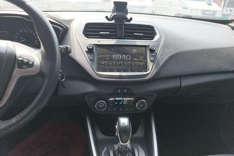Used Ford Escort 2015 1.5L Automatic Fashion Model Audio And AC Panel